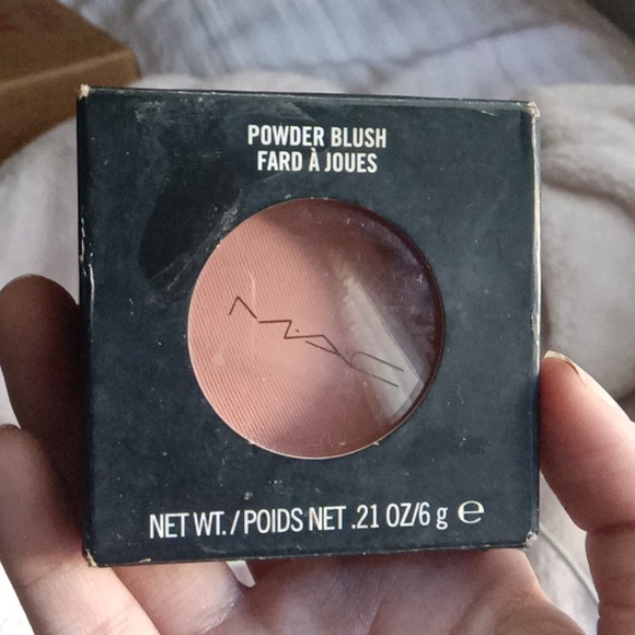Mac Melba powder blush - Picture 1 of 3